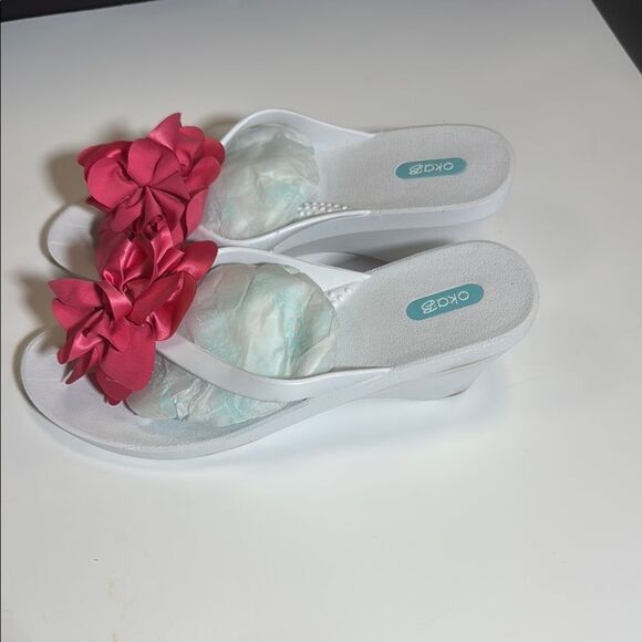 Women's White and Pink Sandals - Picture 4 of 8